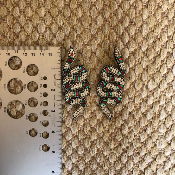 NWOT snake Swarovski crystal earrings - Picture 2 of 3